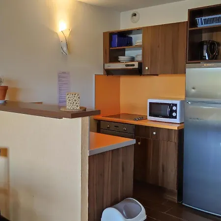 Duplex T3 Avec Terrasse Et Piscine - Chateau Des Magnans, - Fr-1-165b-54 Lejlighed