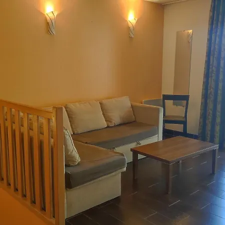 Duplex T3 Avec Terrasse Et Piscine - Chateau Des Magnans, - Fr-1-165b-54 Жозье